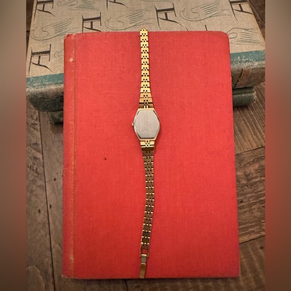 Vintage Citizen Quartz Women’s Wrist Watch (4031-899121) - Picture 10 of 11